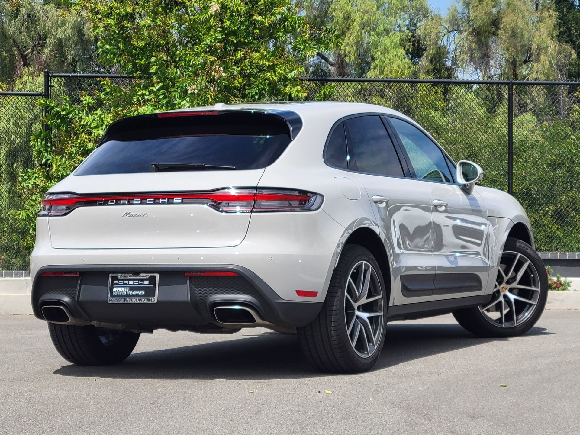 Certified 2025 Porsche Macan image 7
