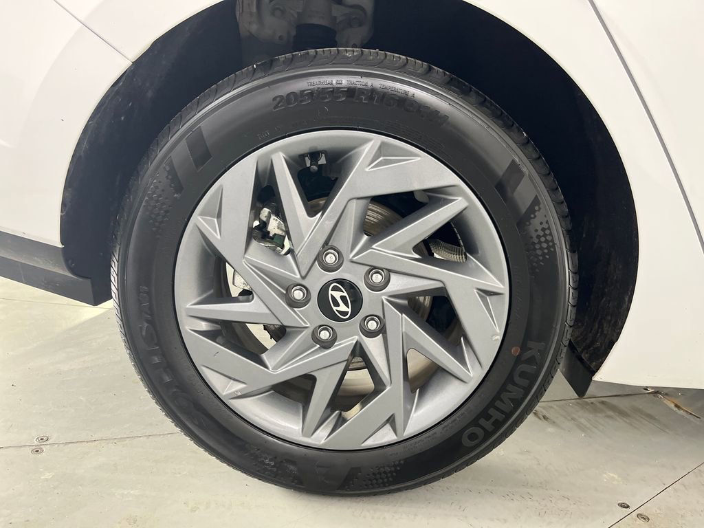 Used 2025 Hyundai Elantra Blue FWD image 16