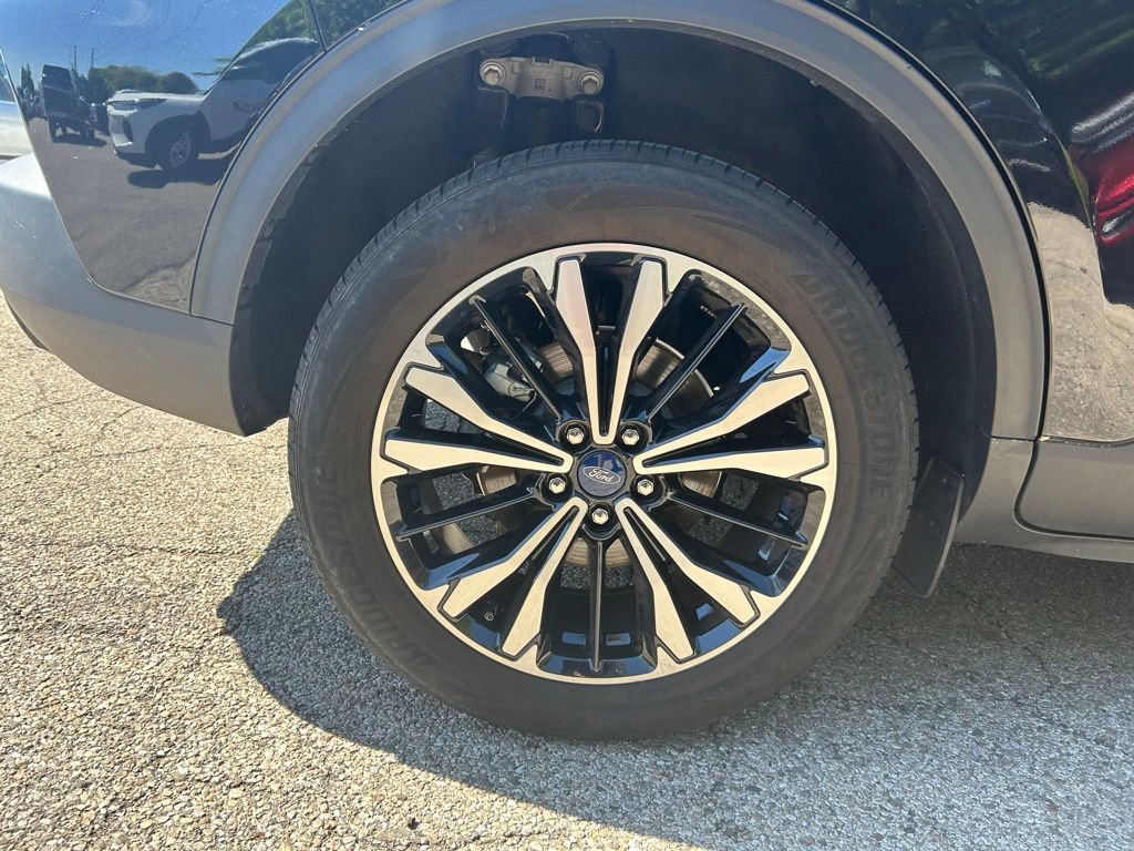 Used 2022 Ford Escape SE w/ SE Sport Appearance Package AWD/4WD image 10