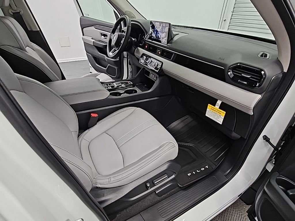 New 2025 Honda Pilot Touring image 41