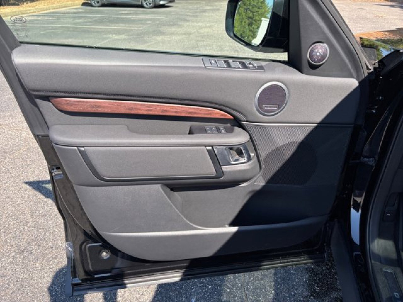 Certified 2024 Land Rover Discovery S image 21