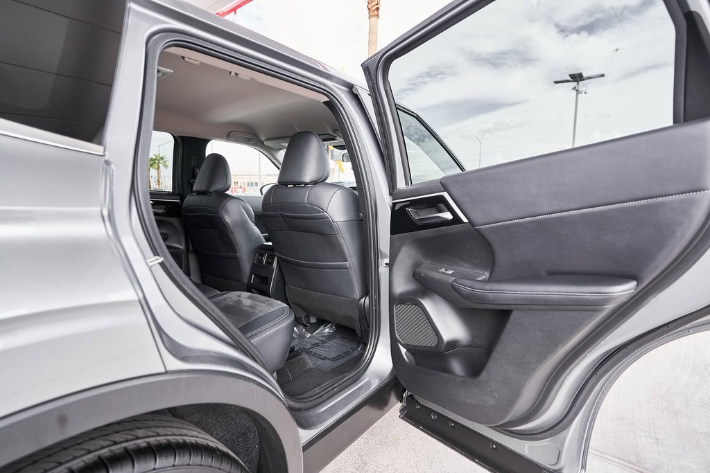 Used 2024 Mitsubishi Outlander SE image 15