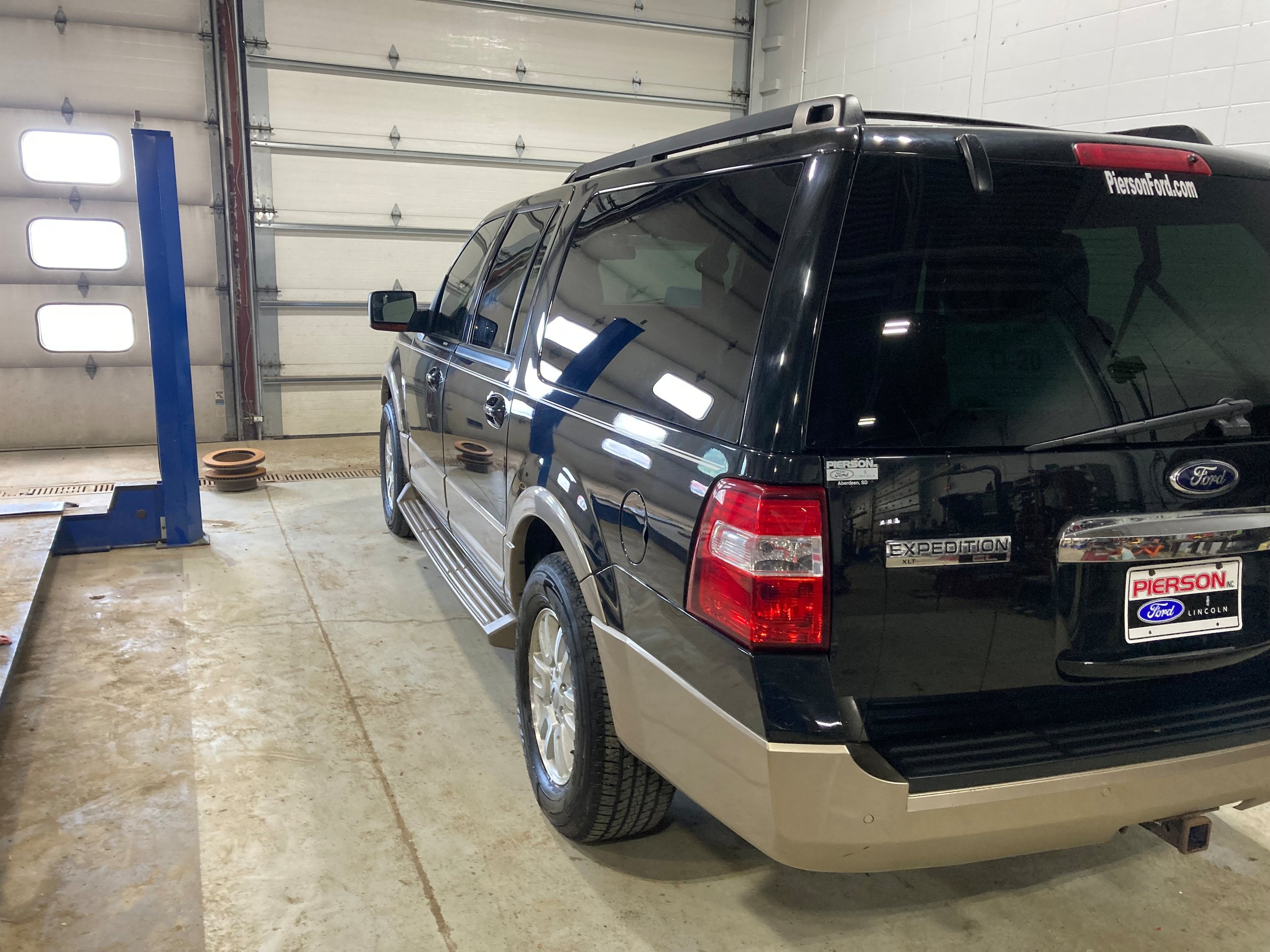 Used 2014 Ford Expedition EL XLT w/ Equipment Group 202A AWD/4WD image 23