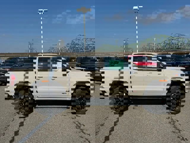 New 2026 GMC Canyon AT4 image 12