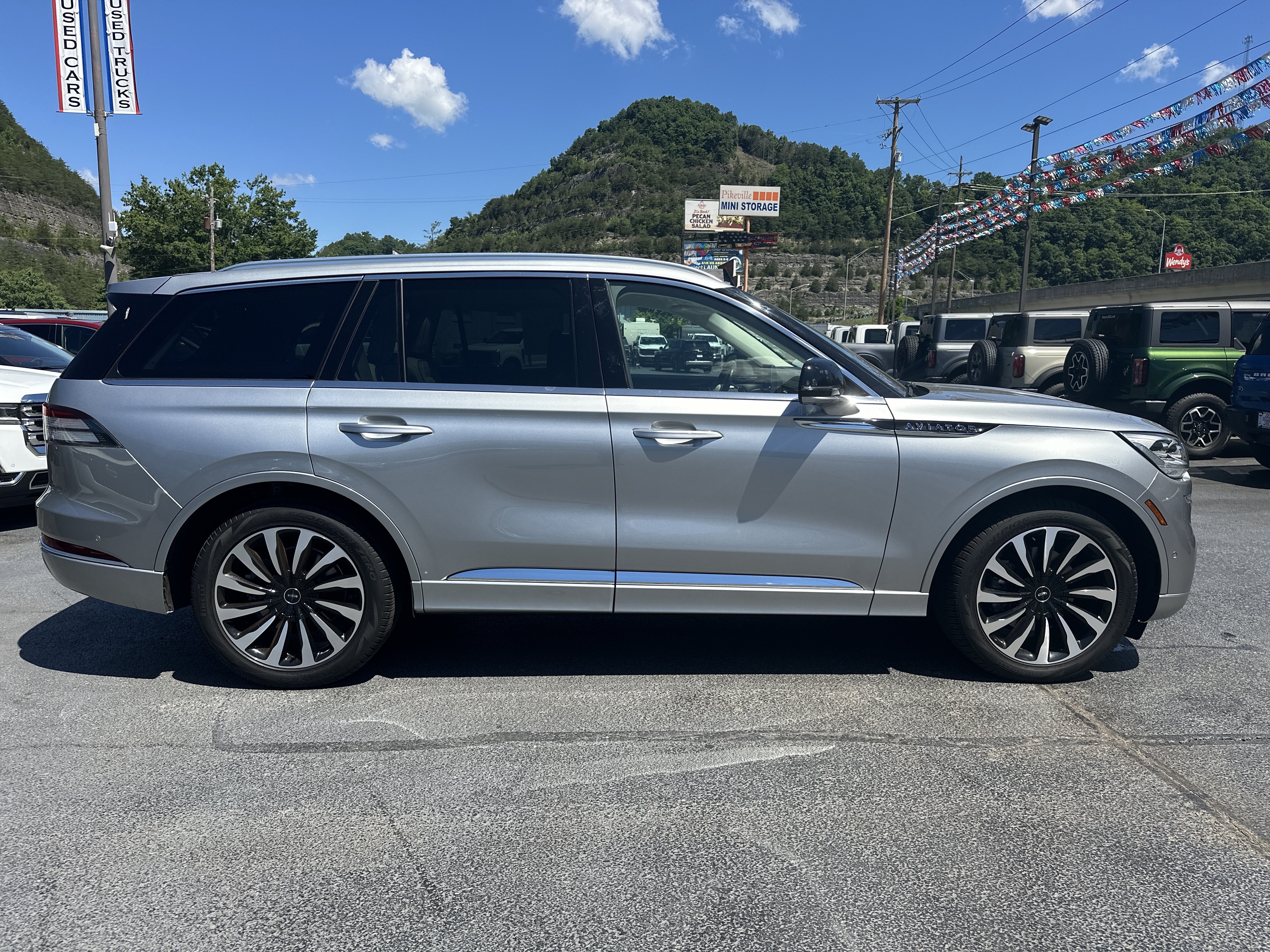 Used 2023 Lincoln Aviator Black Label Grand Touring AWD/4WD image 9
