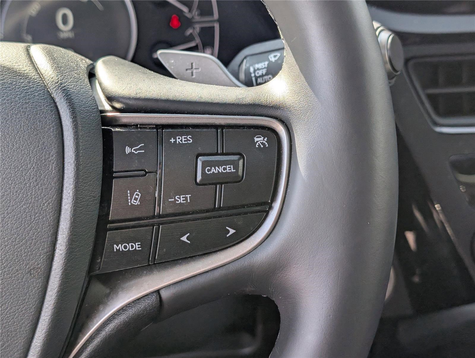 Certified 2025 Lexus ES 300h w/ Premium Package image 24