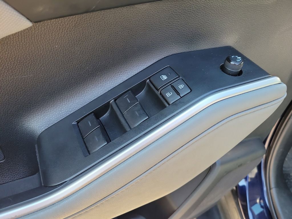 Used 2022 Toyota Highlander LE image 23