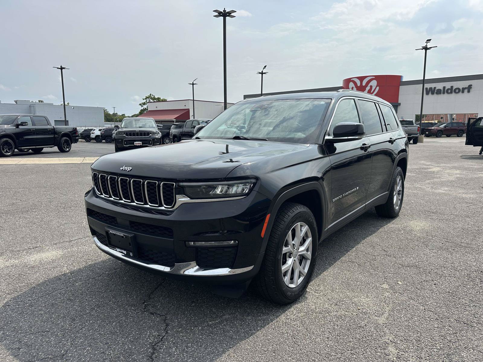 Used 2021 Jeep Grand Cherokee L Limited AWD/4WD image 4