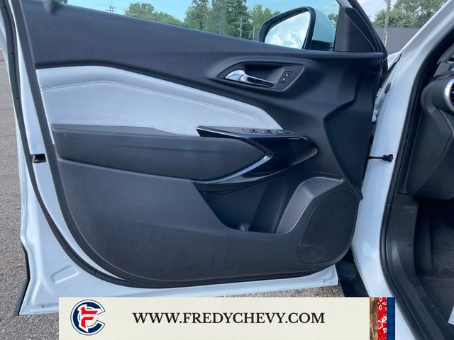 Used 2025 Chevrolet Trax LT FWD image 11