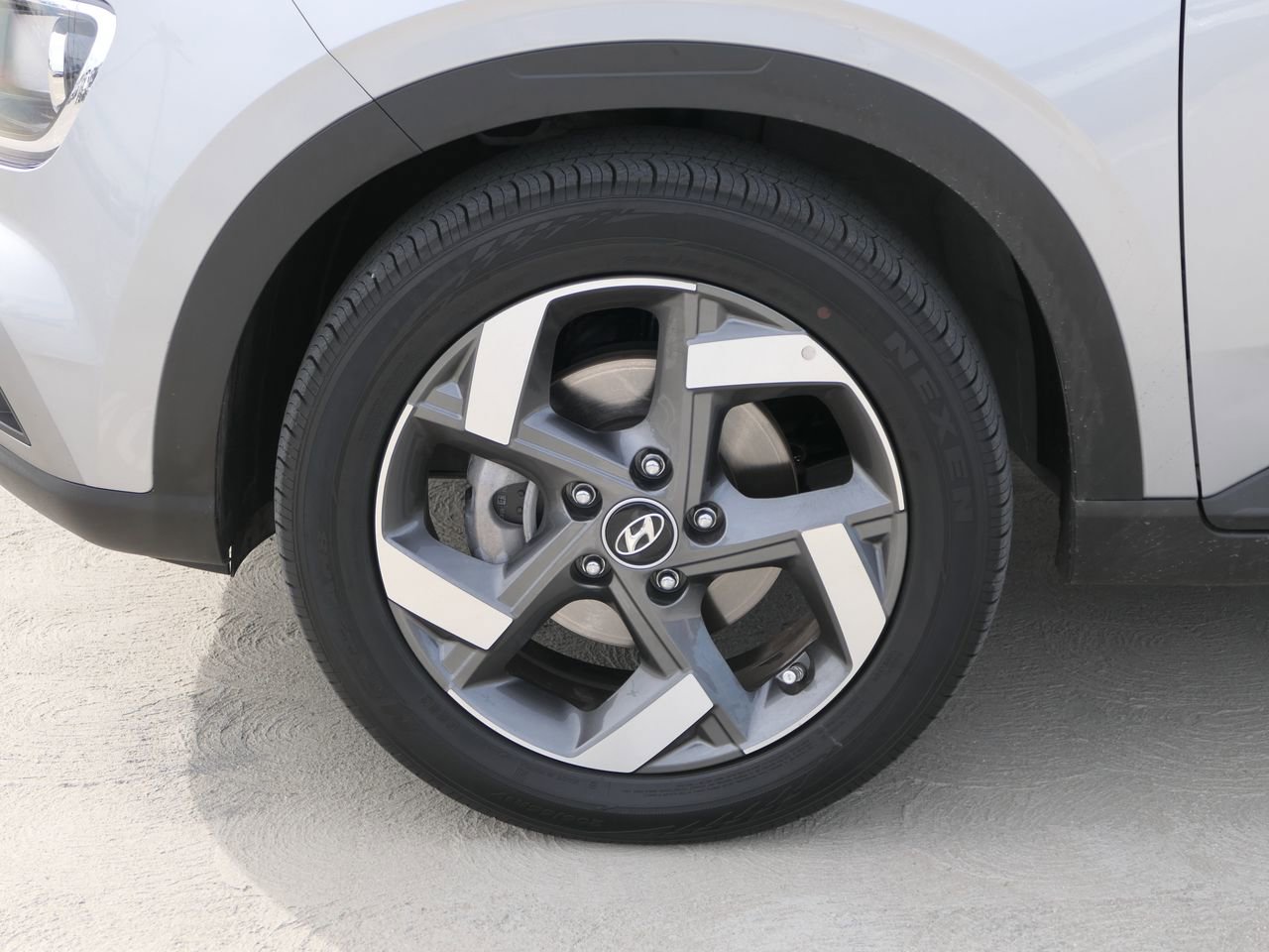 Used 2025 Hyundai Venue SEL image 10