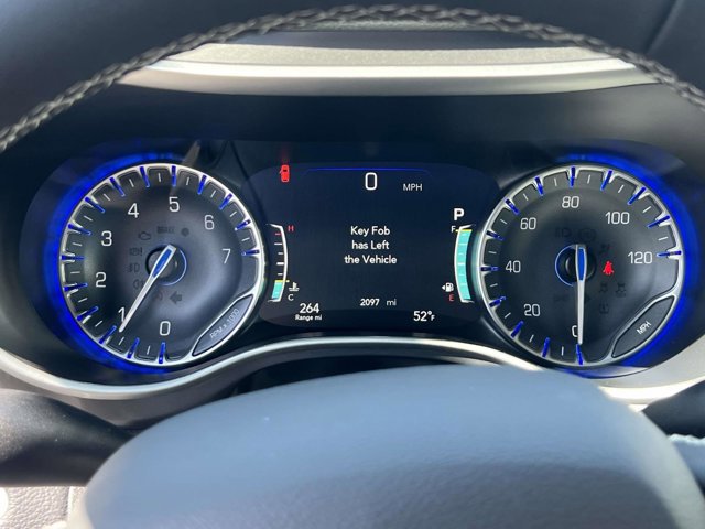 Used 2026 Chrysler Pacifica Select FWD image 23