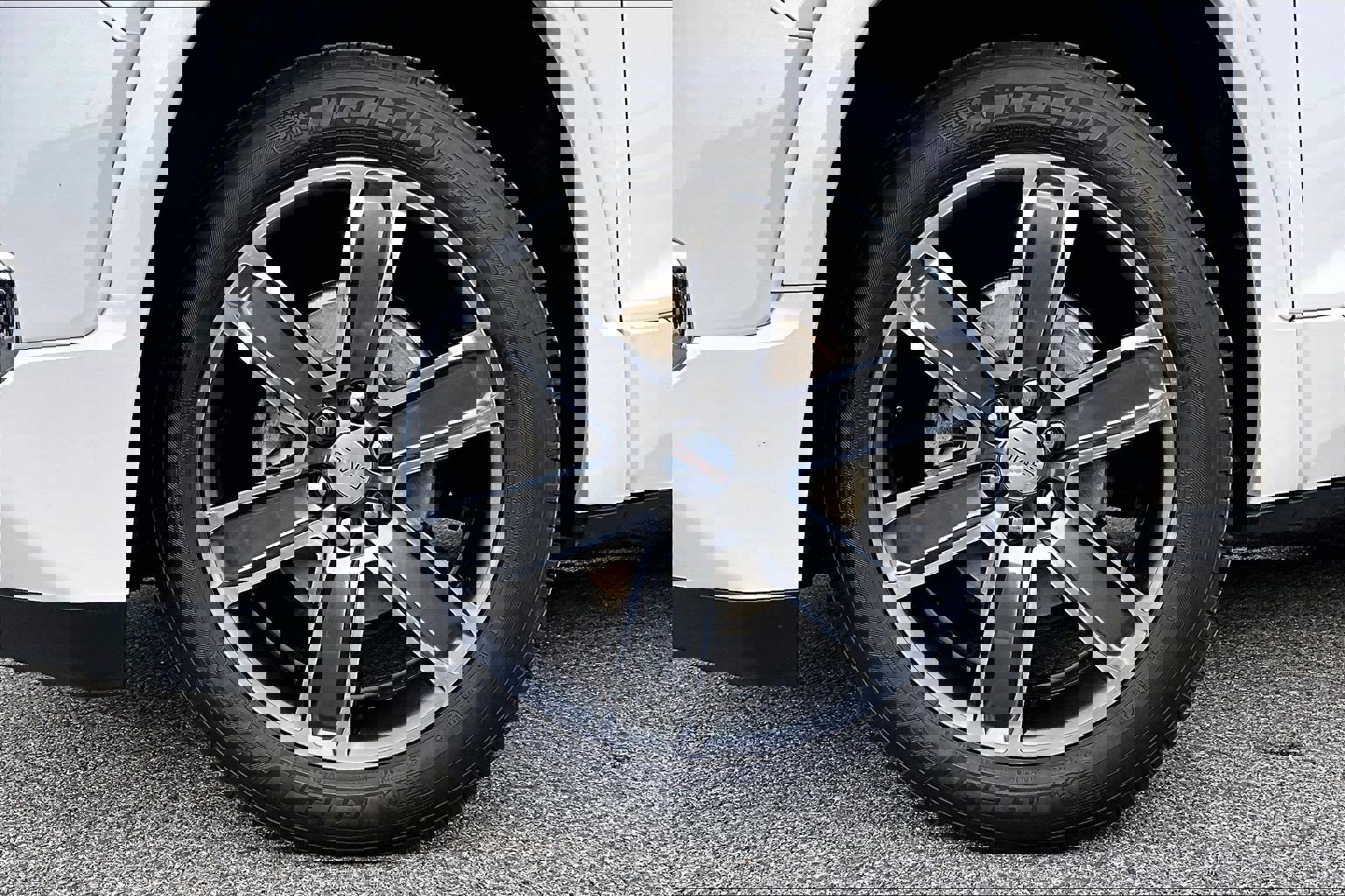 Used 2019 GMC Acadia Denali w/ Technology Package image 9