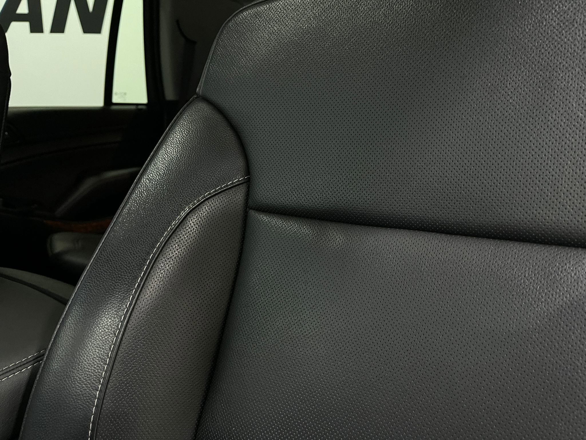 Used 2019 Chevrolet Tahoe Premier AWD/4WD image 18