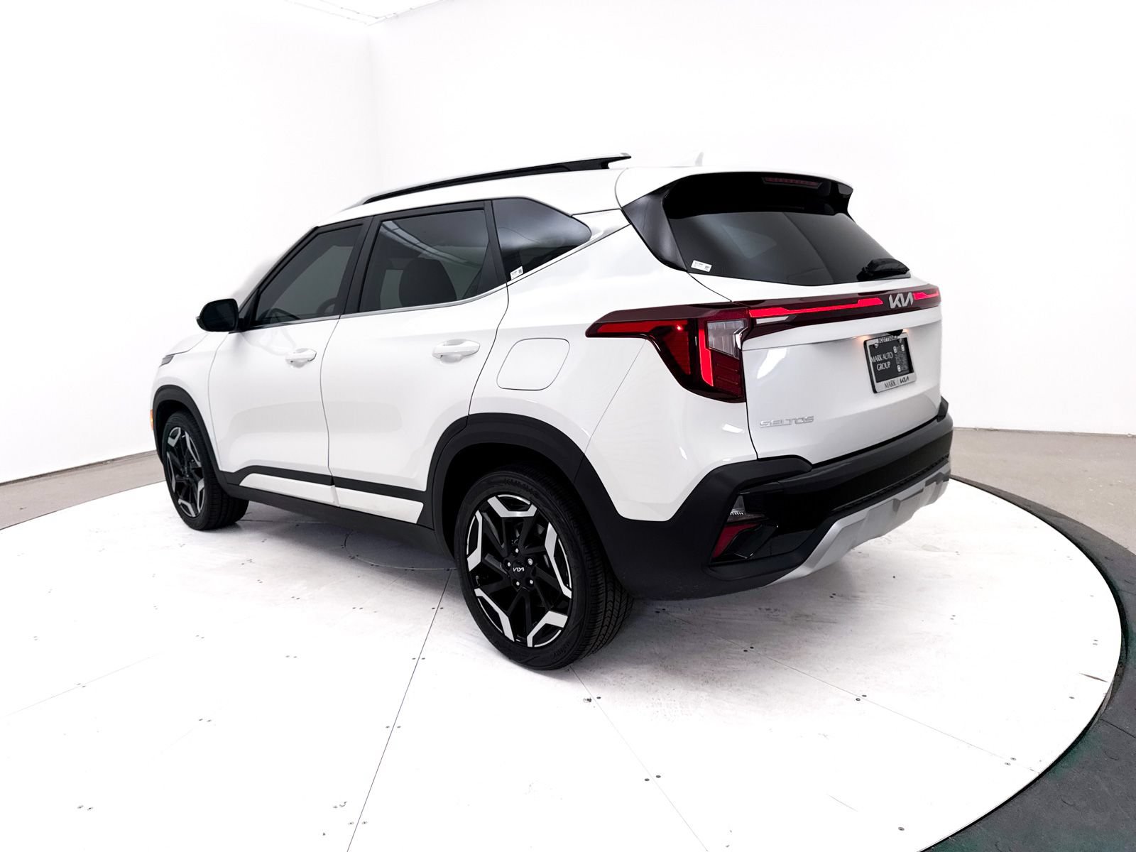 Certified 2024 Kia Seltos SX w/ SX Sunroof Package AWD/4WD image 18