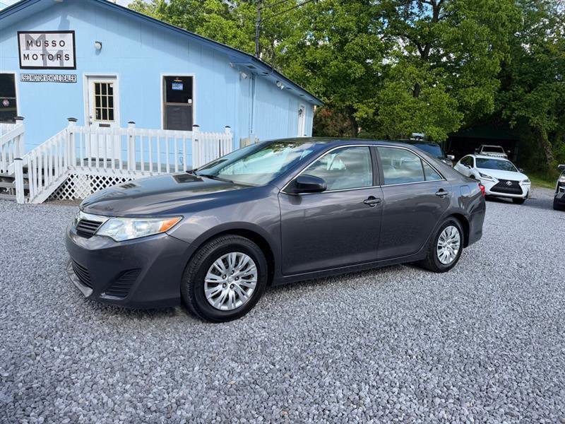 Used 2014 Toyota Camry FWD image 2
