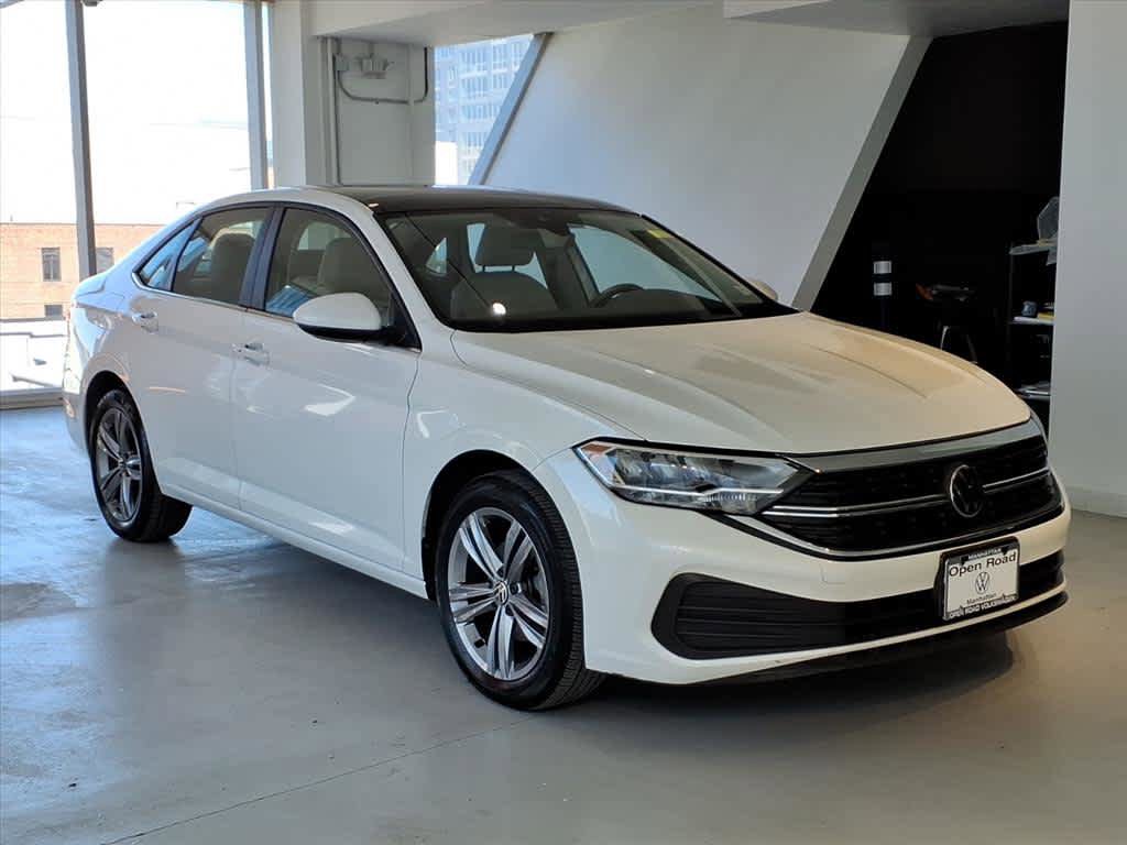 Certified 2023 Volkswagen Jetta SE w/ Panoramic Sunroof Package FWD image 3