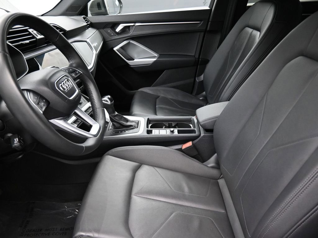 Used 2025 Audi Q3 2.0T Premium image 8