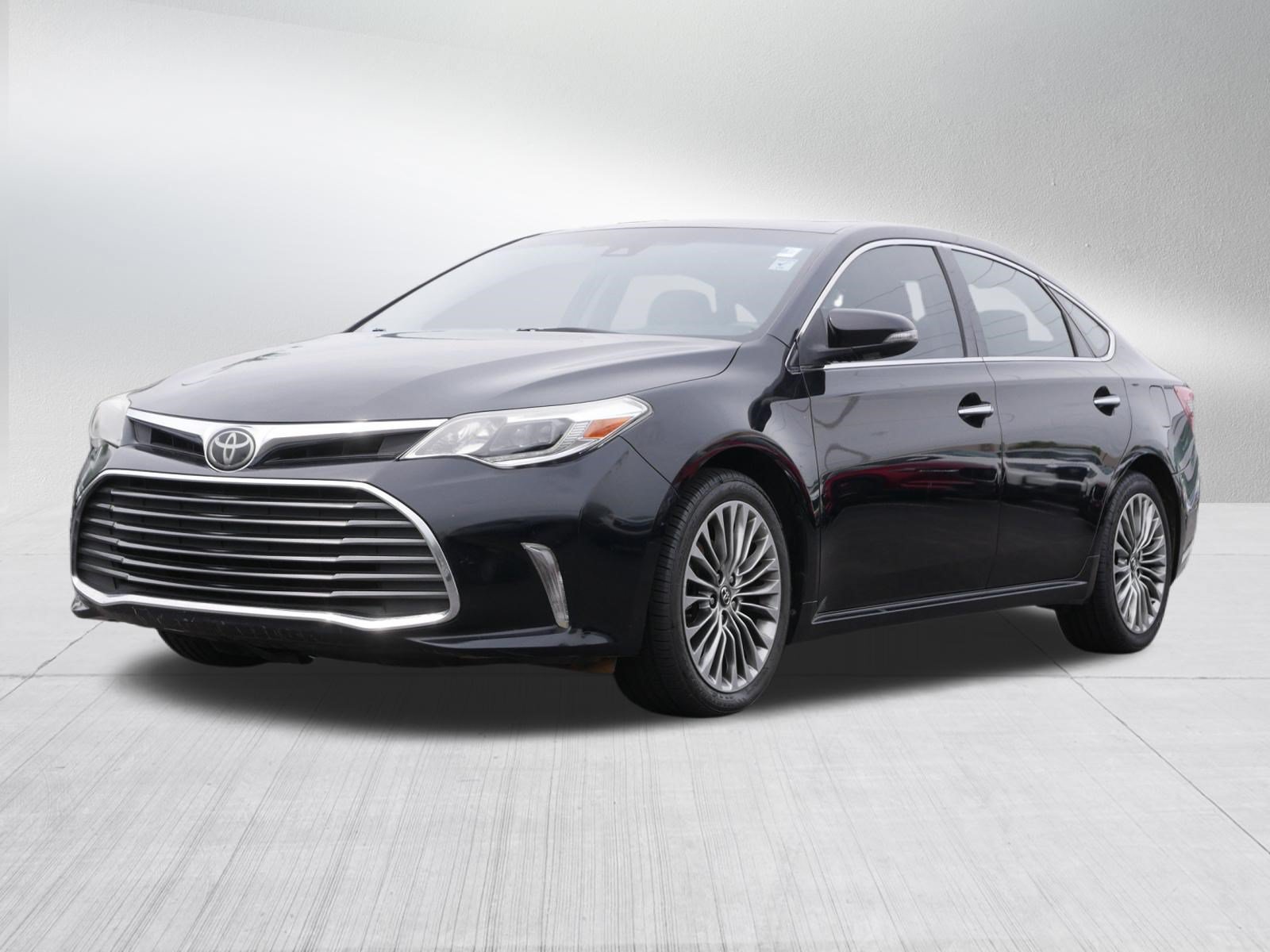 Used 2016 Toyota Avalon Limited w/ Toyota Safety Sense Package FWD image 3
