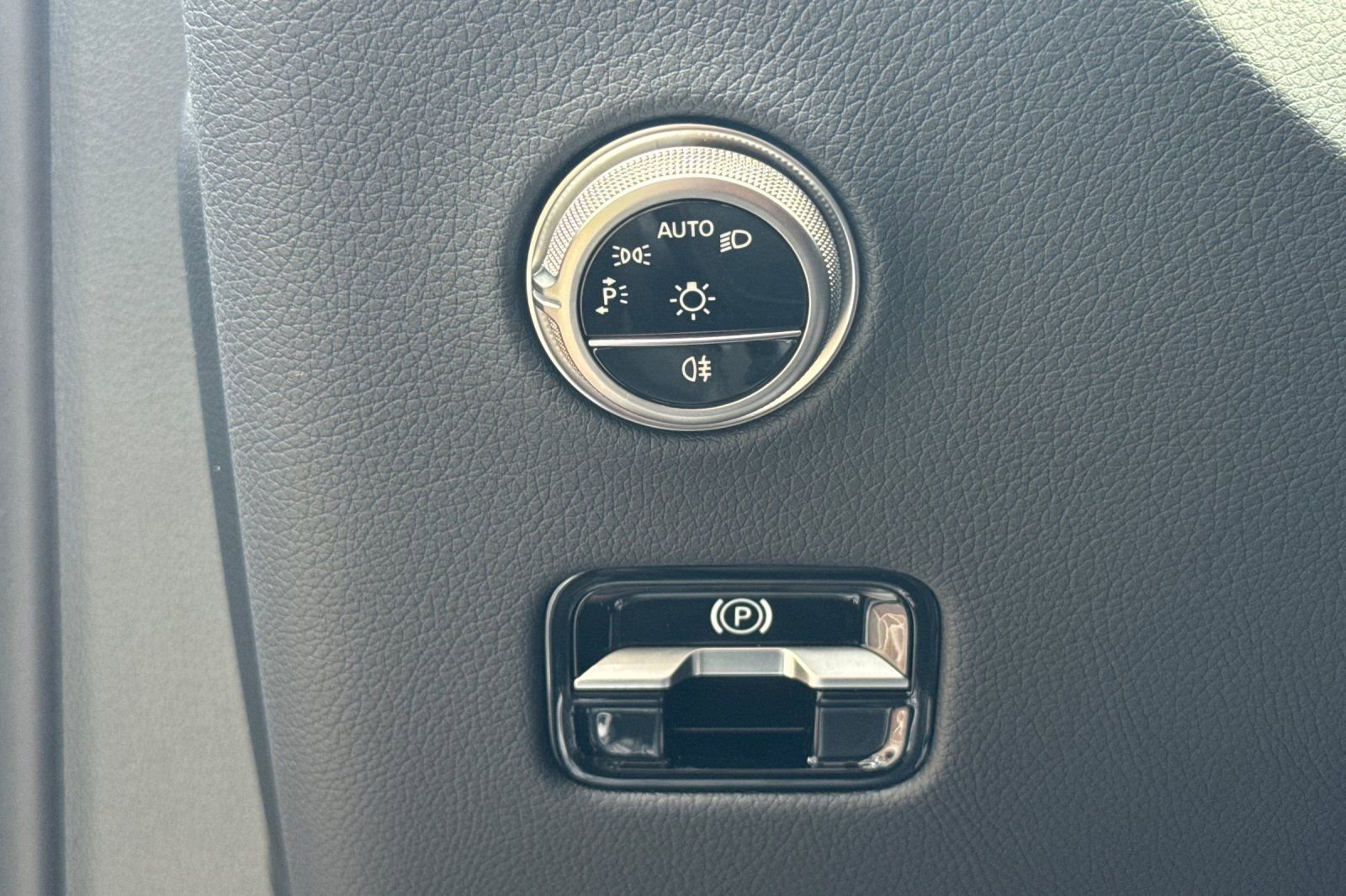 Certified 2025 Mercedes-Benz GLC 300 image 31