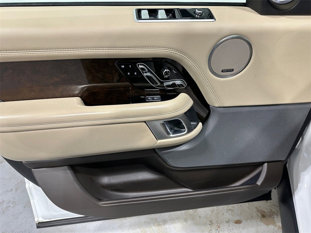 Used 2020 Land Rover Range Rover HSE image 18