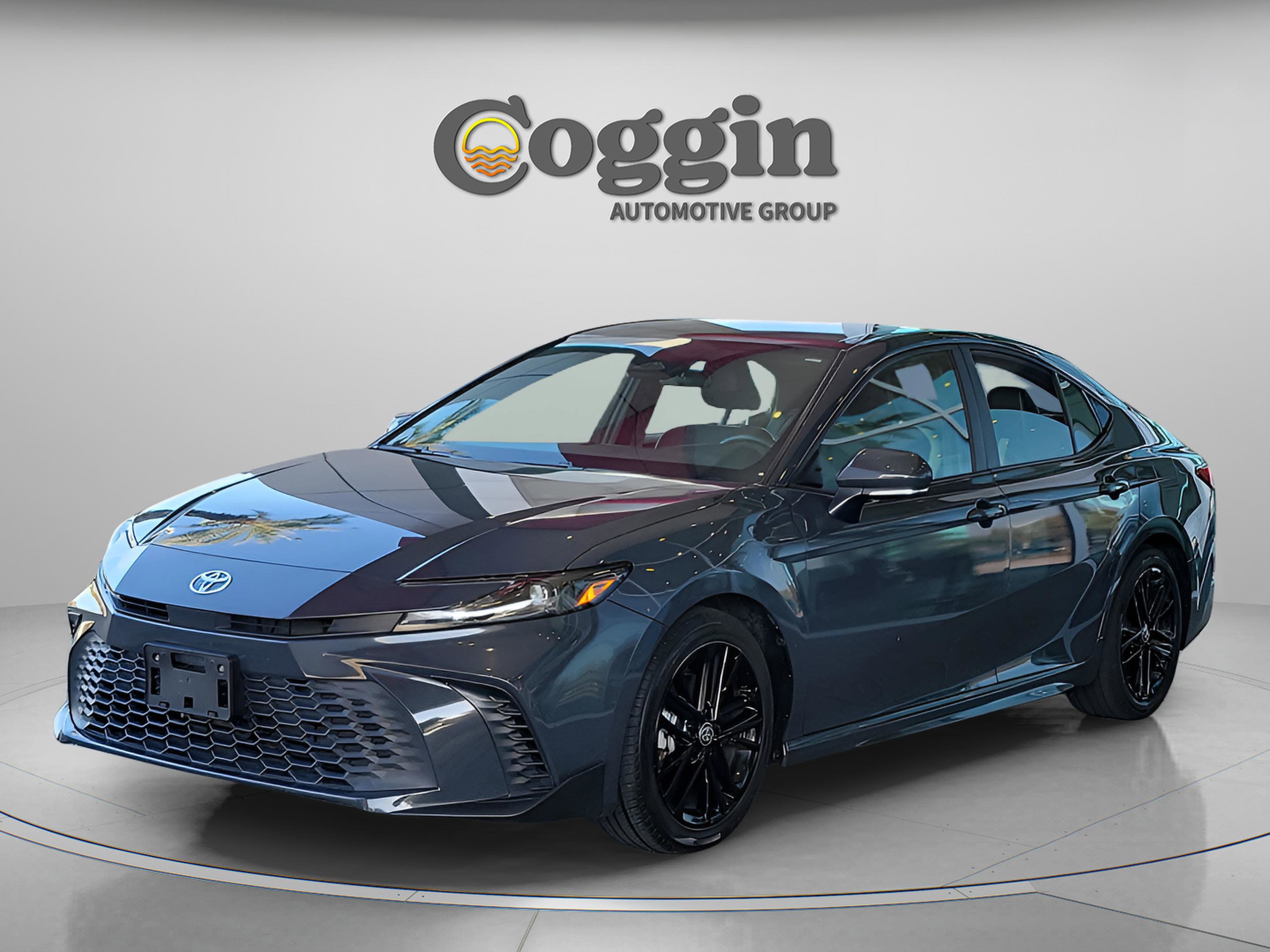 Used 2025 Toyota Camry SE image 9