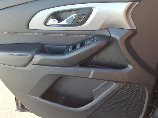 Used 2020 Chevrolet Traverse LS image 21