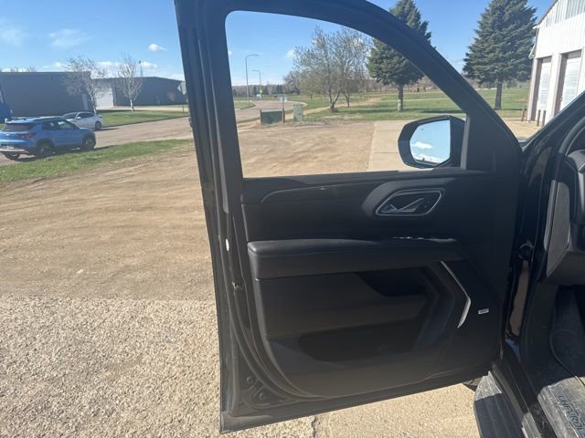 Used 2023 Chevrolet Suburban RST w/ Luxury Package AWD/4WD image 13