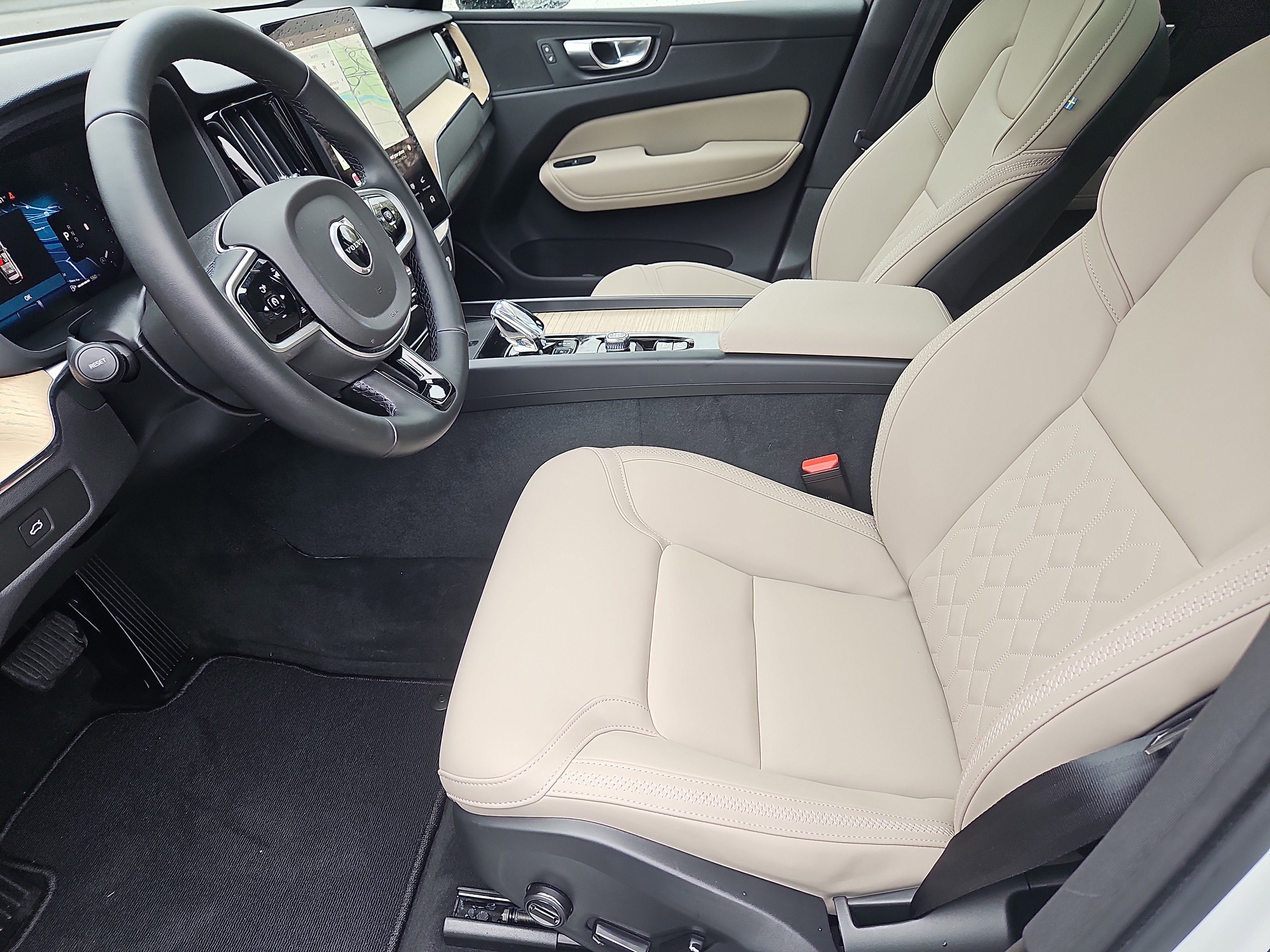 Used 2026 Volvo XC60 B5 Plus w/ Protection Package Premier AWD/4WD image 32