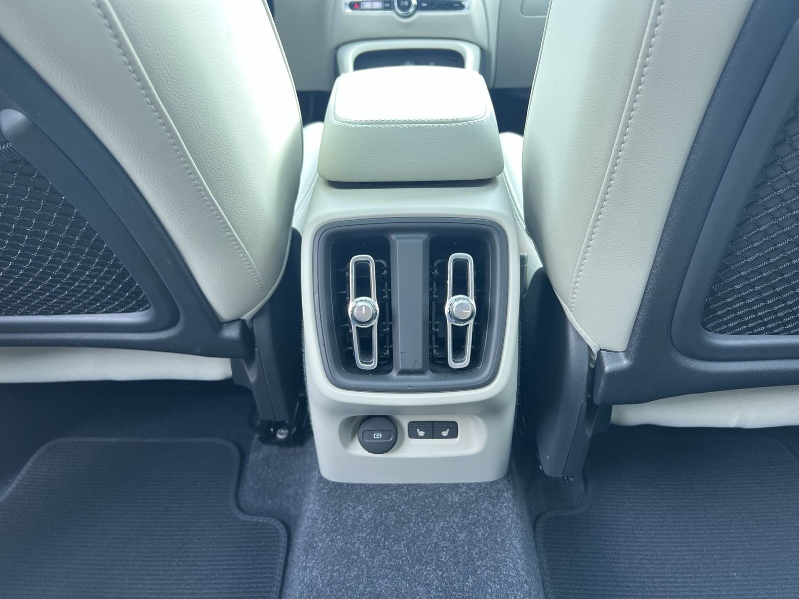 Used 2023 Volvo XC40 B5 Plus w/ Protection Package Premier AWD/4WD image 23