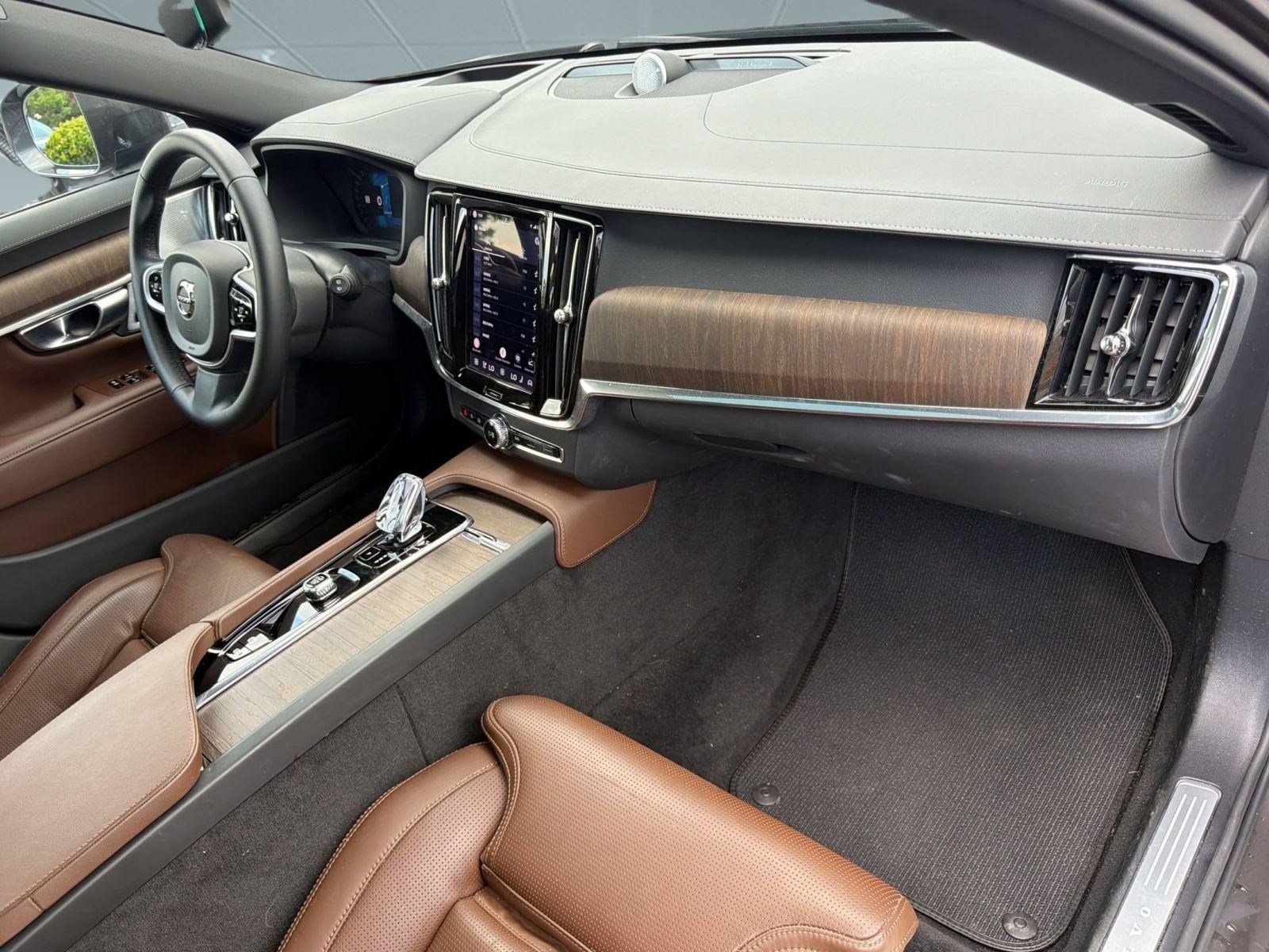 Certified 2025 Volvo V90 B6 Cross Country Ultra AWD/4WD image 31