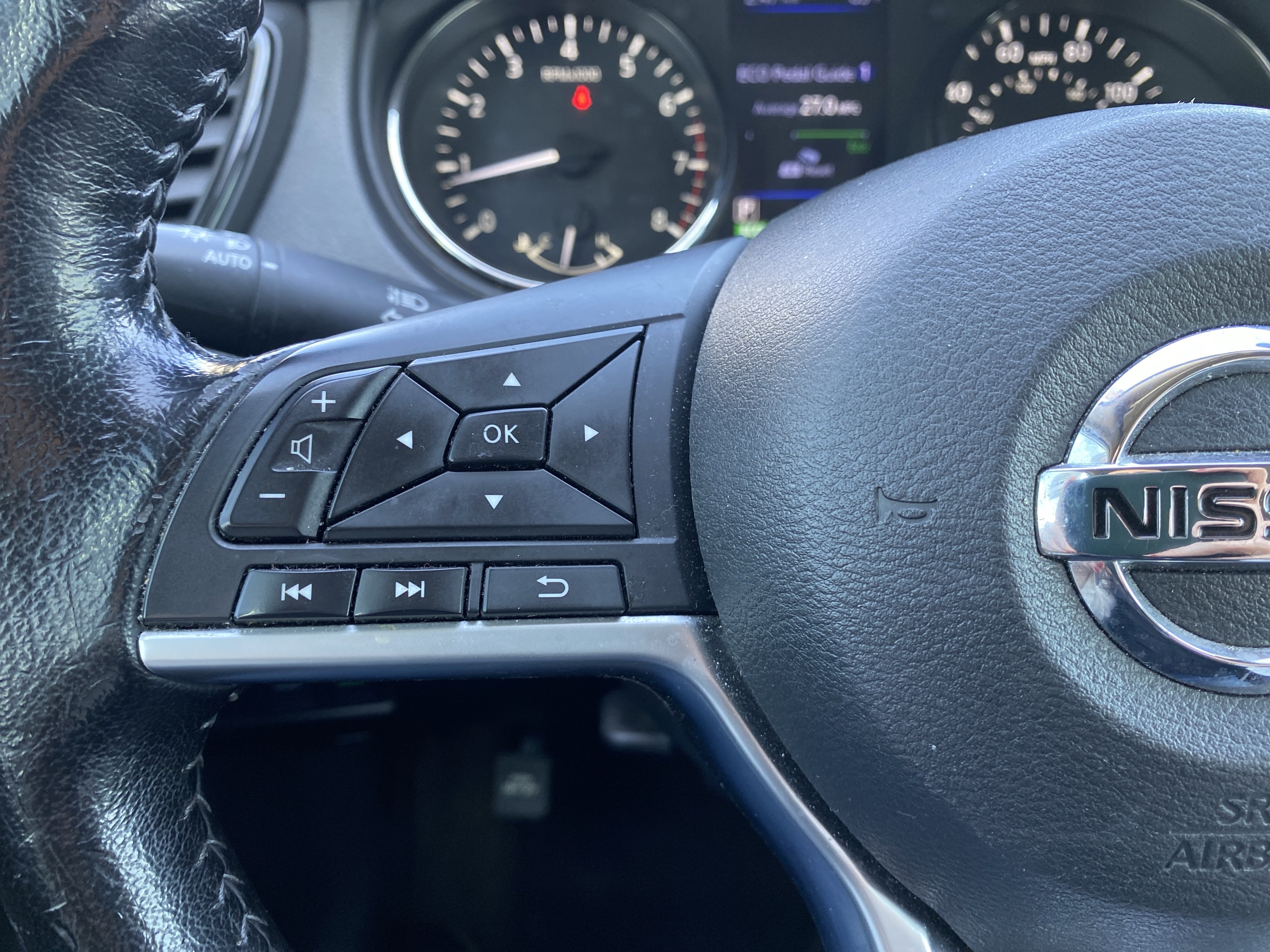 Used 2020 Nissan Rogue SV FWD image 16