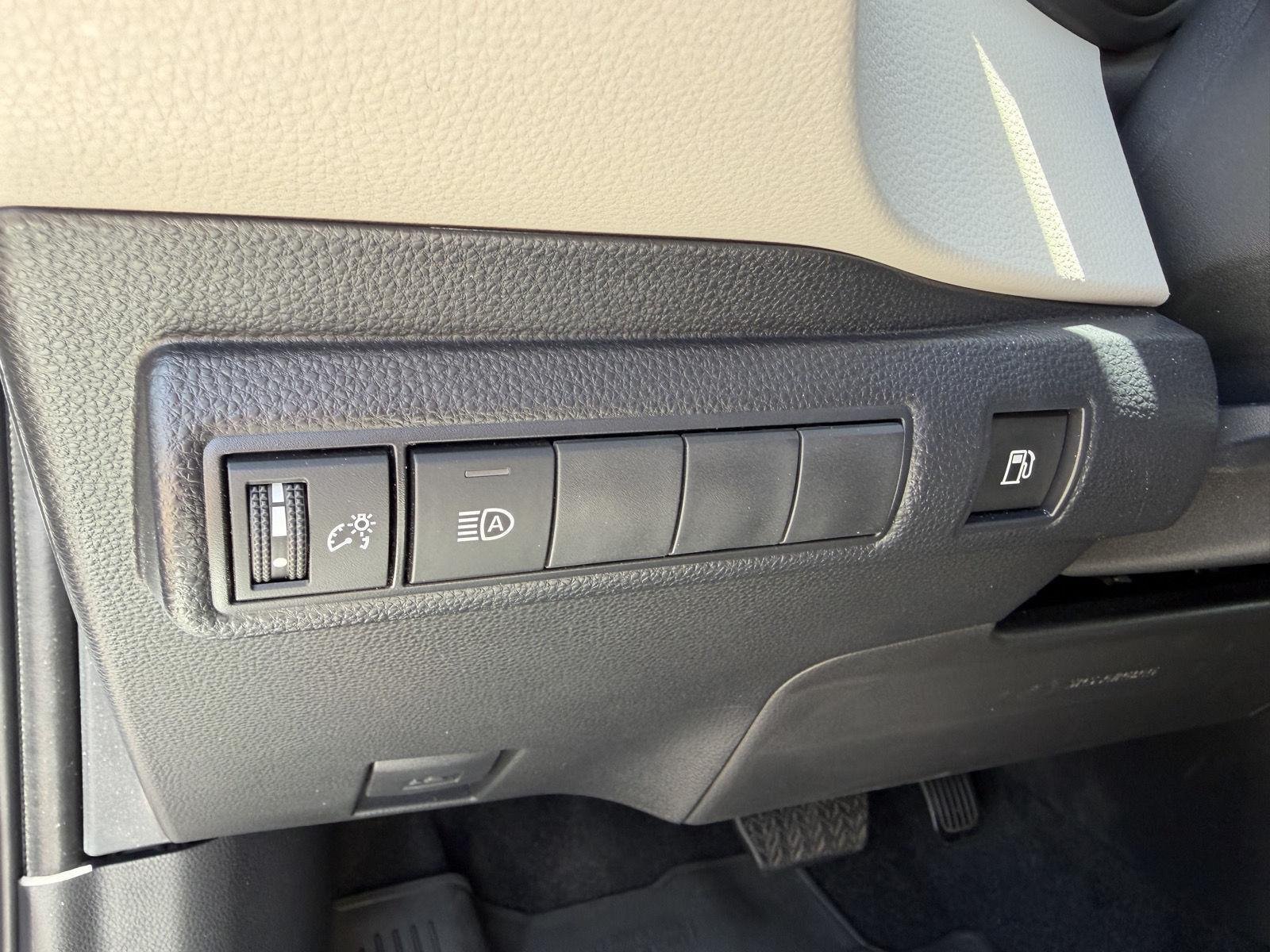 Used 2025 Toyota Corolla LE FWD image 32