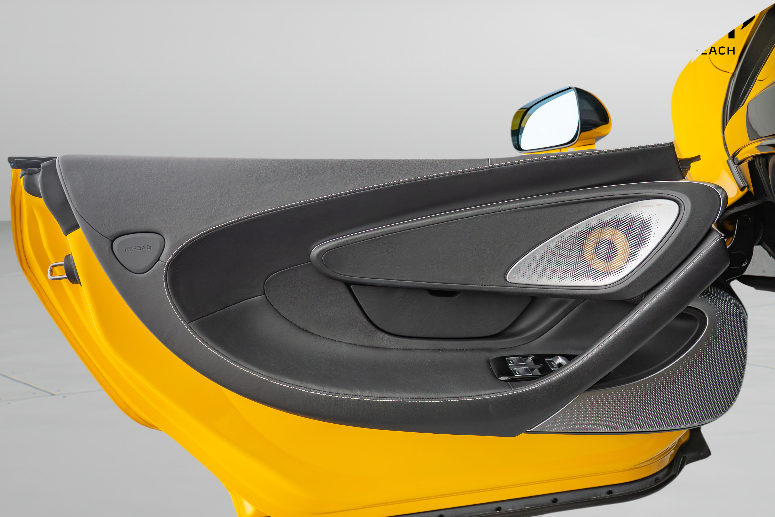 Used 2025 McLaren GTS RWD image 21