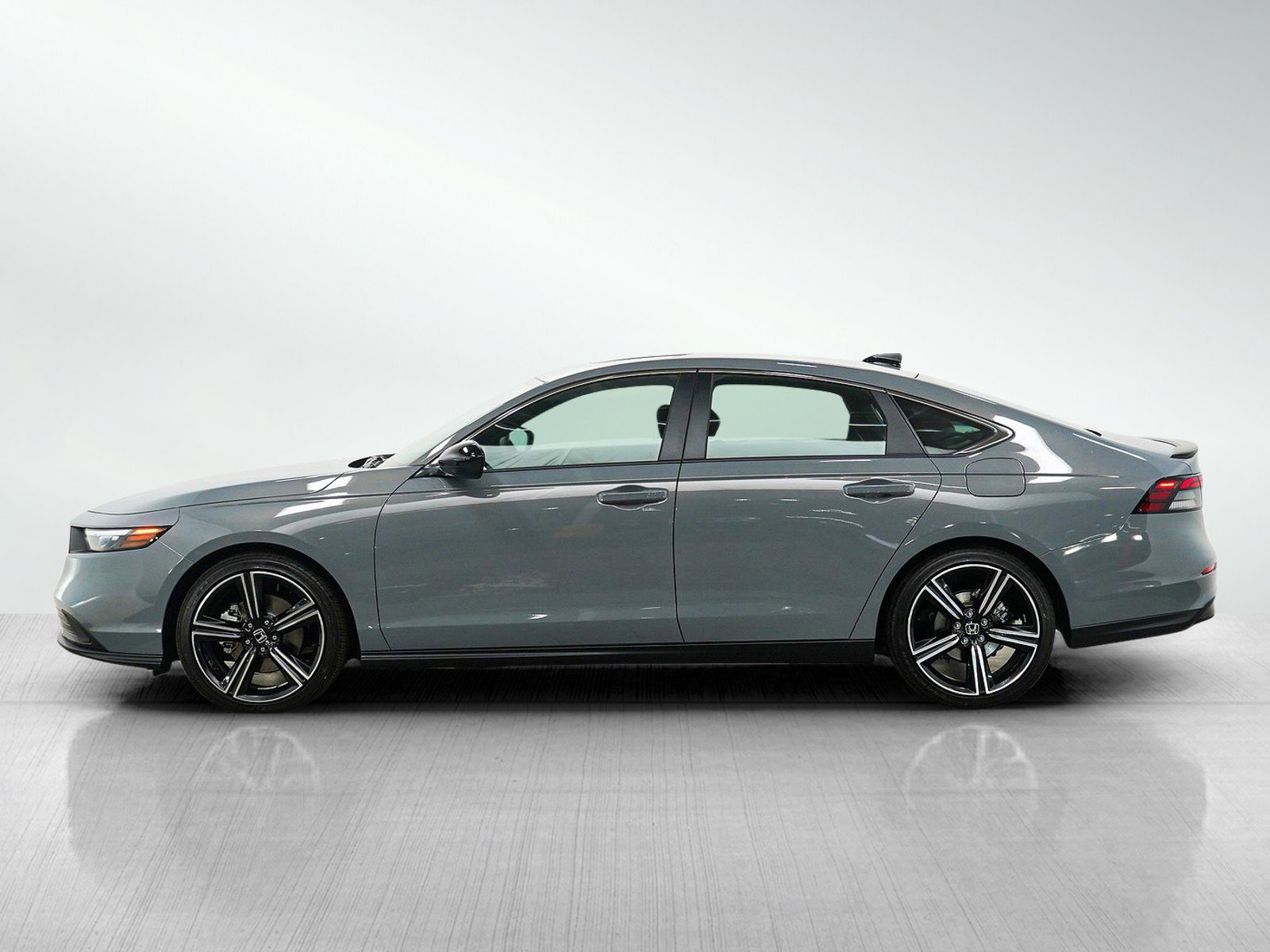 Used 2025 Honda Accord Sport image 2