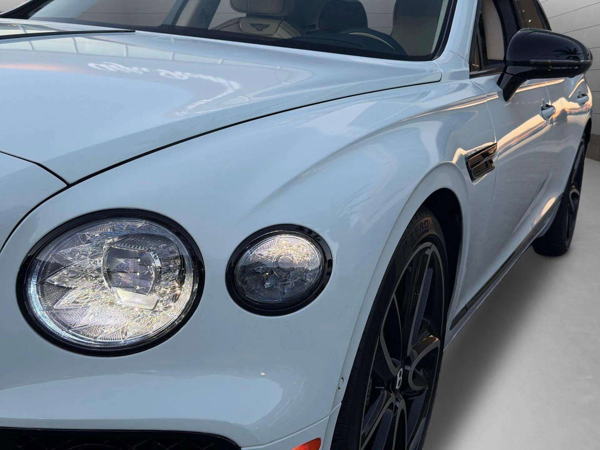 Used 2024 Bentley Flying Spur V8 image 15