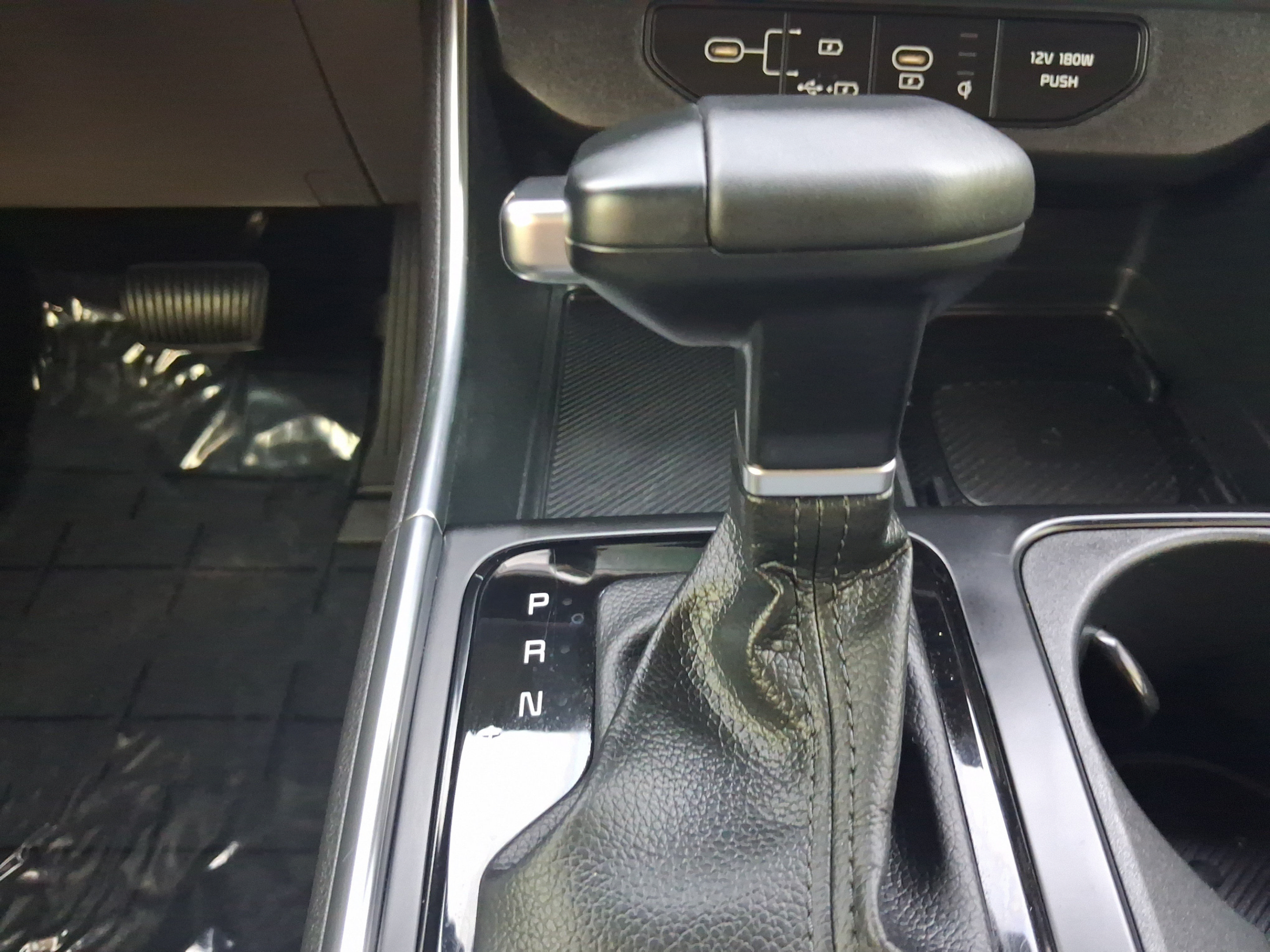 Used 2025 Kia Carnival EX FWD image 17
