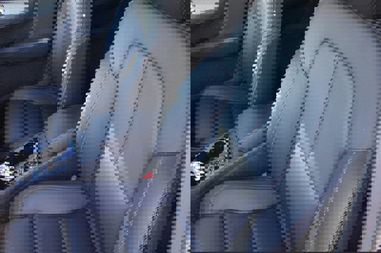 Certified 2025 Volvo XC40 B5 Plus image 26