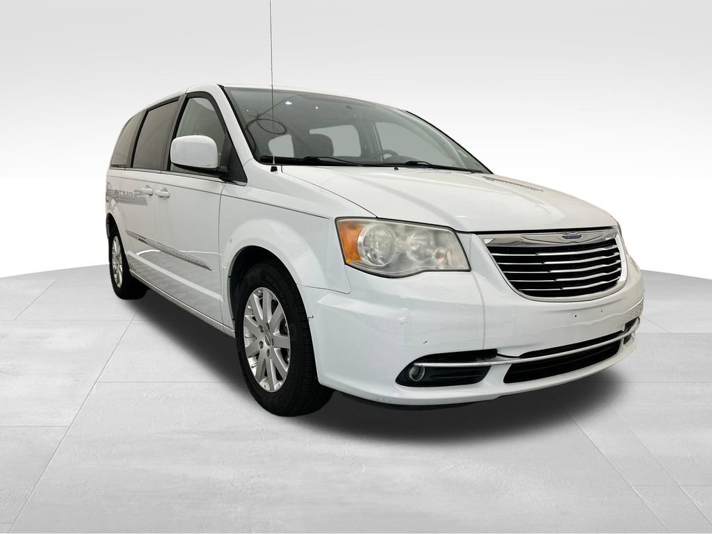 Used 2014 Chrysler Town & Country Touring FWD image 8