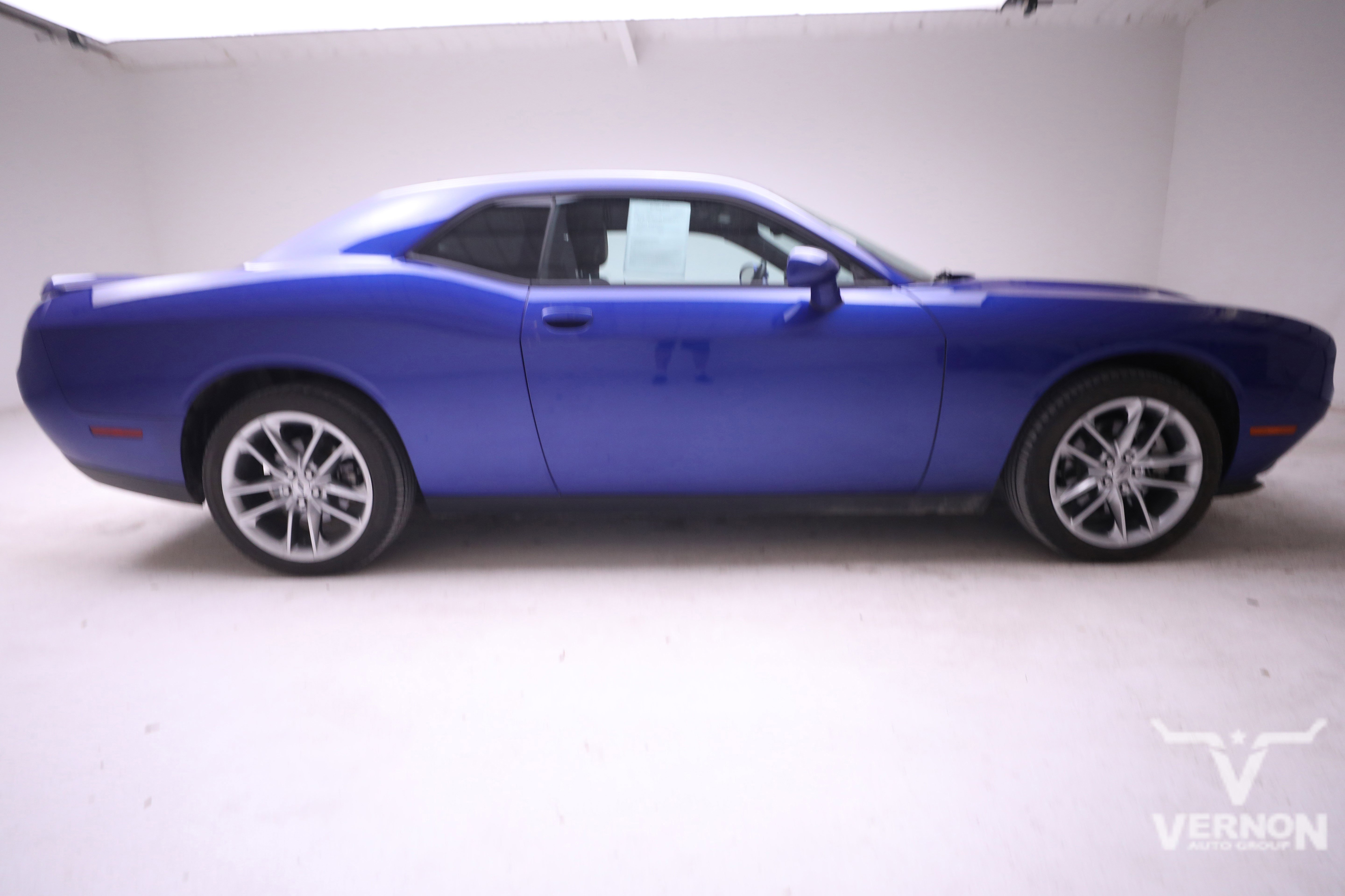 Used 2022 Dodge Challenger SXT w/ Plus Package image 5