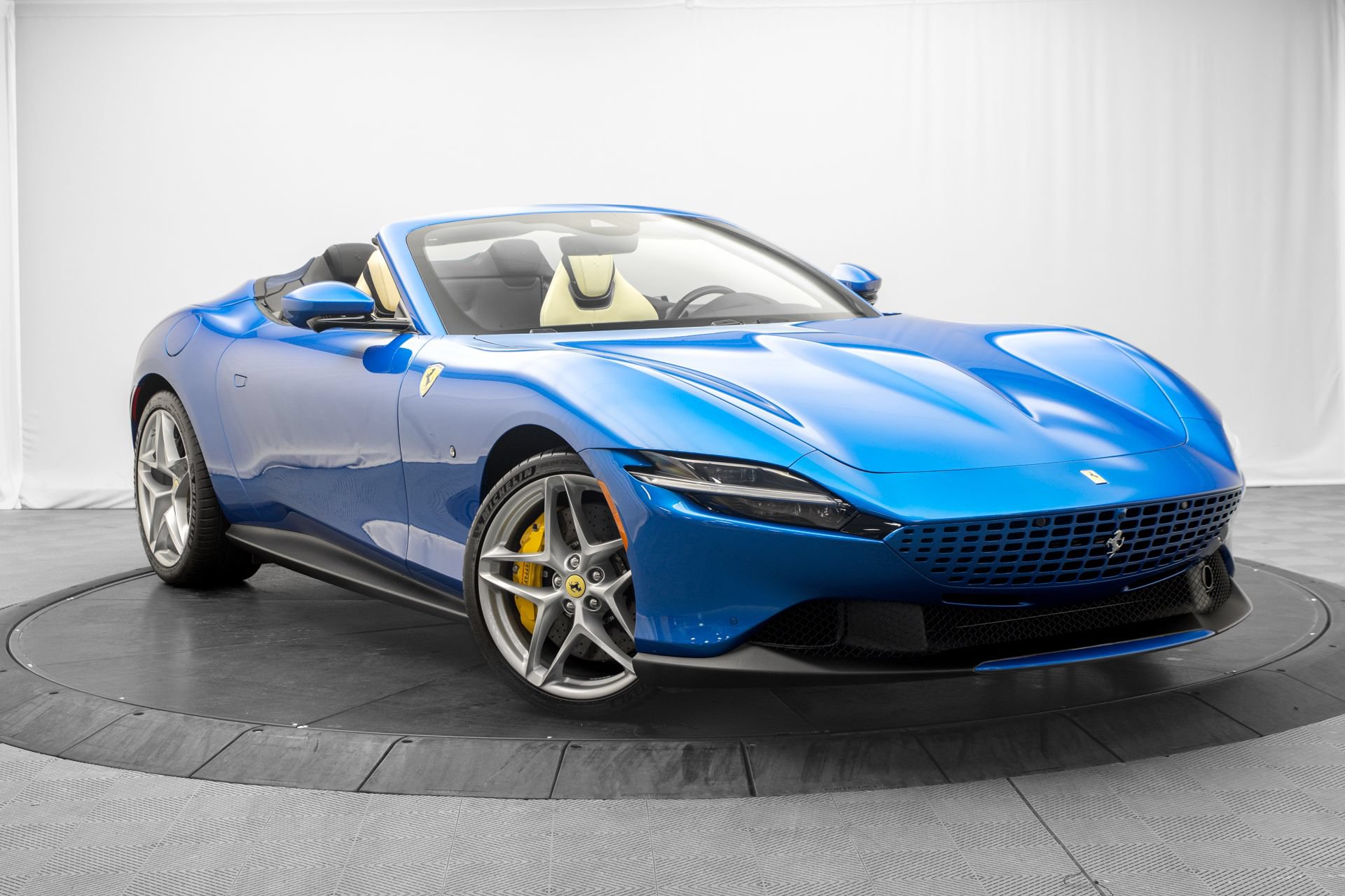 Used 2026 Ferrari Roma Spider RWD image 1