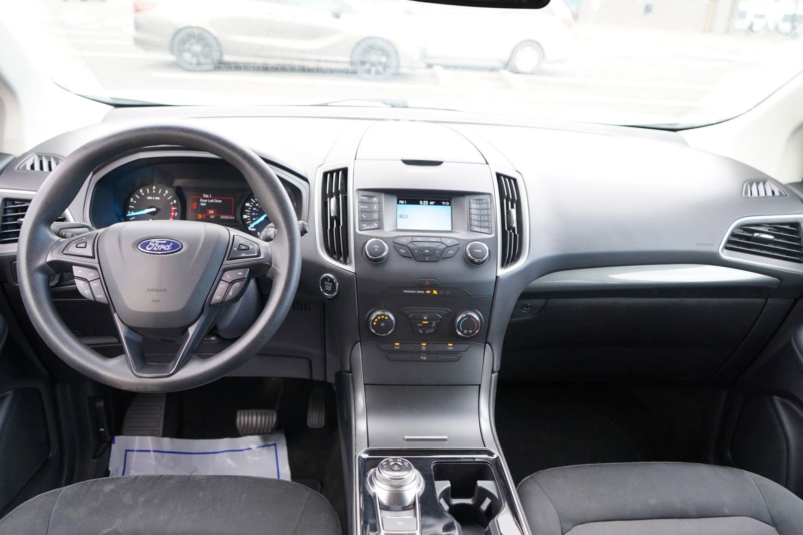 Used 2019 Ford Edge SE image 18