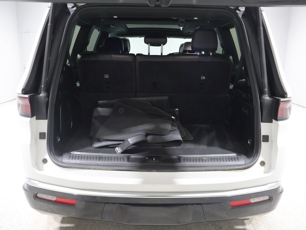 Certified 2023 Jeep Wagoneer Series III w/ Premium Group I AWD/4WD image 20