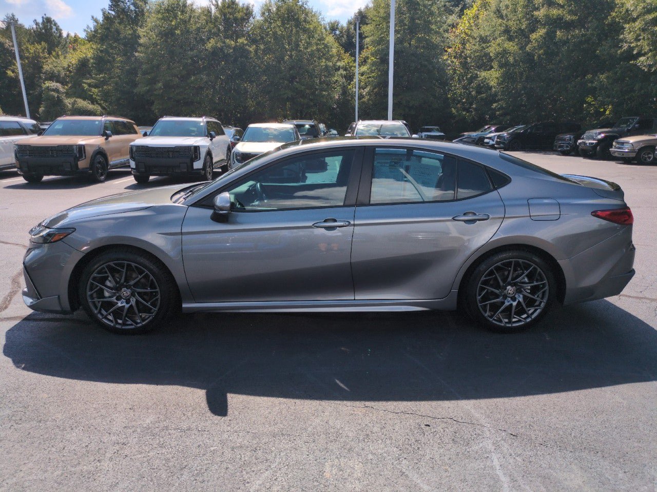 Used 2025 Toyota Camry XSE FWD image 4
