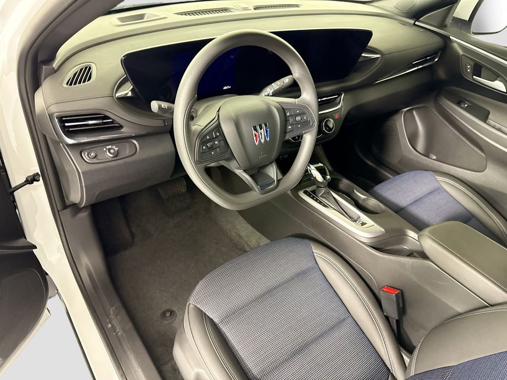 Used 2025 Buick Envista Preferred w/ Convenience II Package FWD image 9