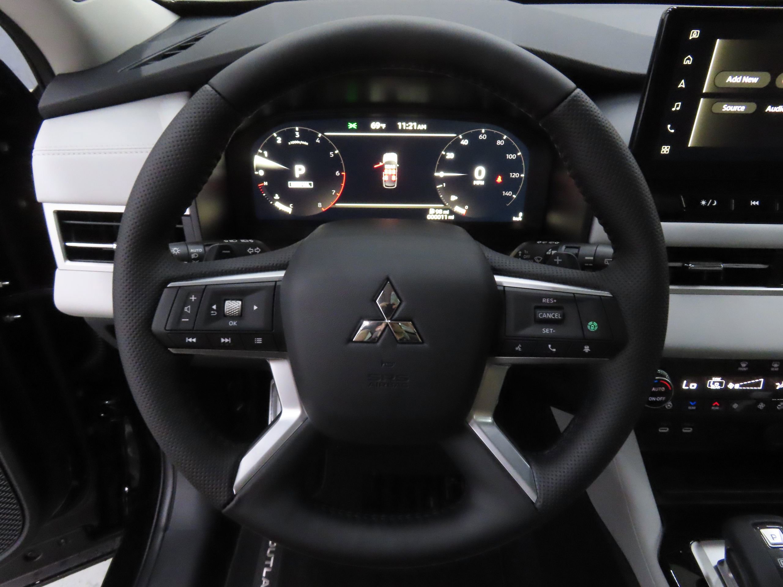 New 2025 Mitsubishi Outlander SEL image 13