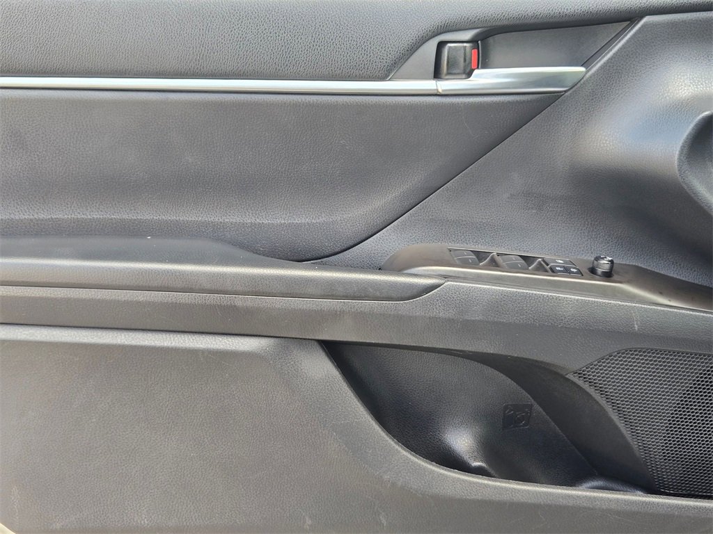 Used 2021 Toyota Camry SE image 11