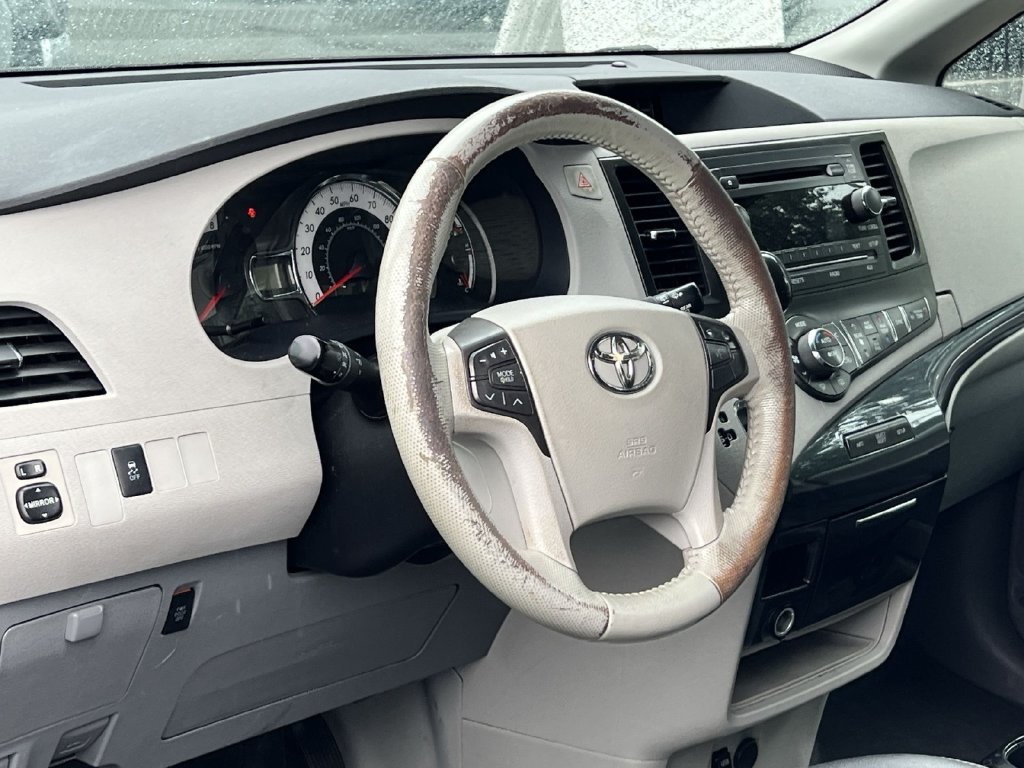 Used 2011 Toyota Sienna SE w/ Preferred Pkg FWD image 12