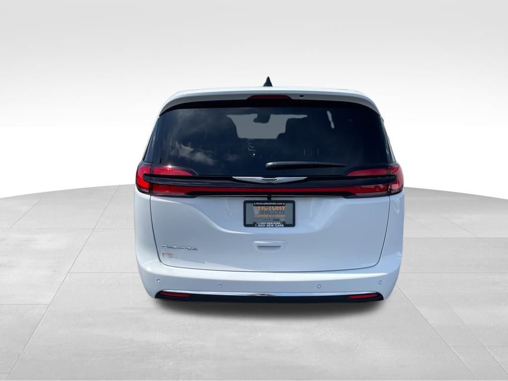 New 2026 Chrysler Pacifica Select image 7