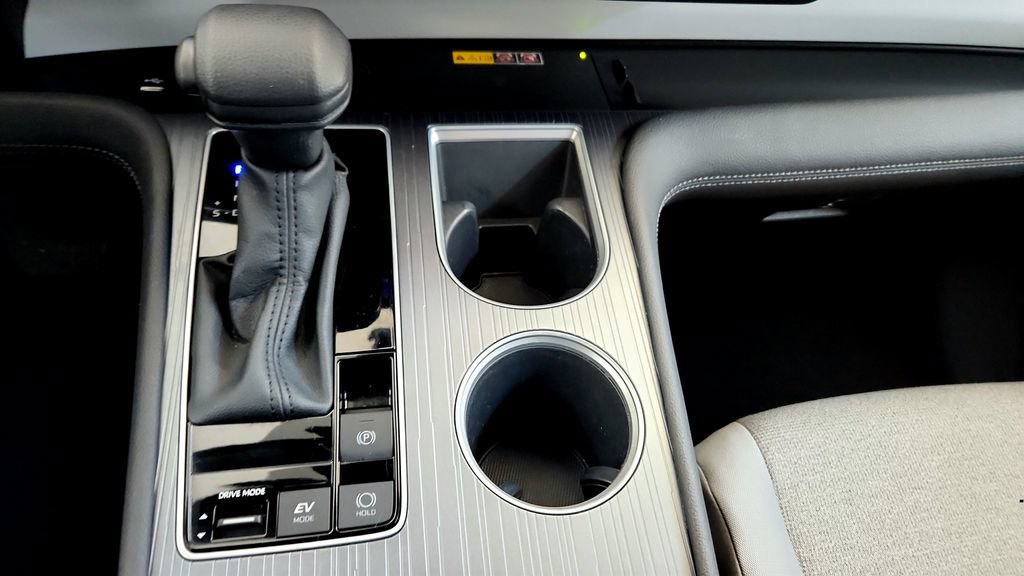Certified 2025 Toyota Sienna LE AWD/4WD image 30