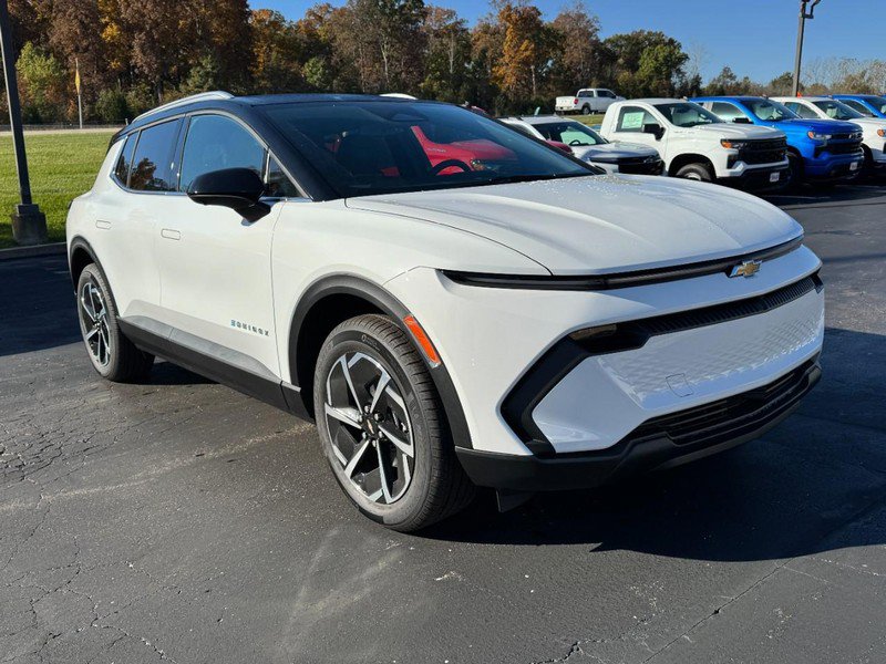 New 2026 Chevrolet Equinox EV LT image 2